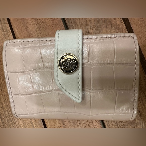 Michael Kors small wallet / card case New, never used, pink/cream leather $68 - Picture 1 of 16